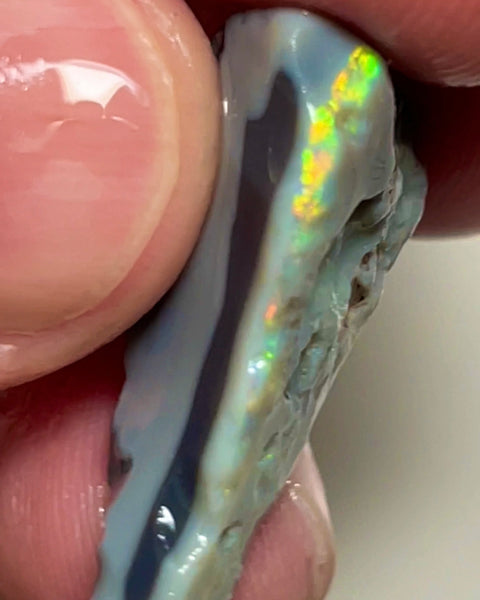 Lightning Ridge Rough Opal 20cts Big size Dark Seam Exotic Bright Multicolour to 30.000 x 15.000 x 7.000 mm  NSA007