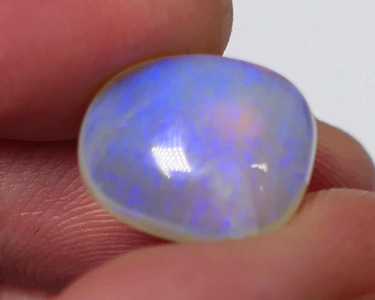 Lightning Ridge Crystal Opal Gemstone 4cts Jewellery Grade N7 Body Tone B3 Brightness  Stunning Blues 13x10x4mm 0638