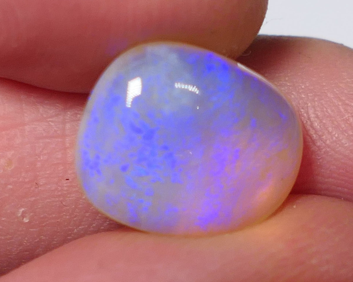 Lightning Ridge Crystal Opal Gemstone 4cts Jewellery Grade N7 Body Tone B3 Brightness  Stunning Blues 13x10x4mm 0638