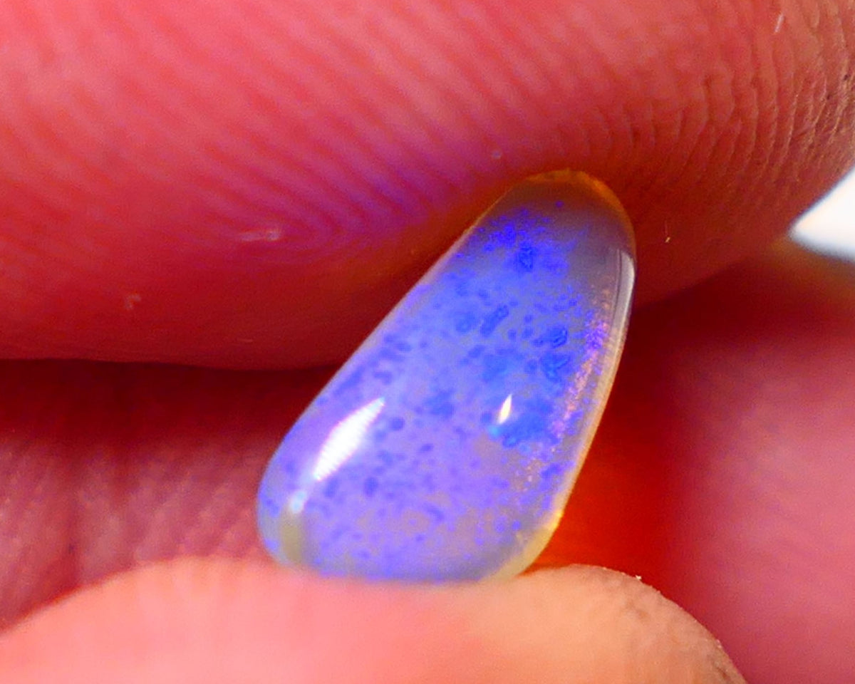 Lightning Ridge Crystal Opal Gemstone 1cts Jewellery Grade N7 Body Tone B3 Brightness  Stunning Blues 10x5x3mm 0653