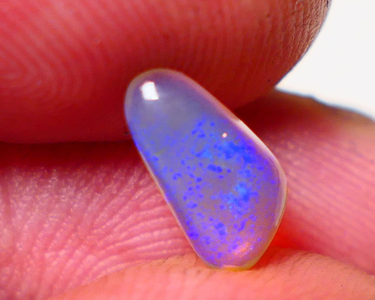 Lightning Ridge Crystal Opal Gemstone 1cts Jewellery Grade N7 Body Tone B3 Brightness  Stunning Blues 10x5x3mm 0653