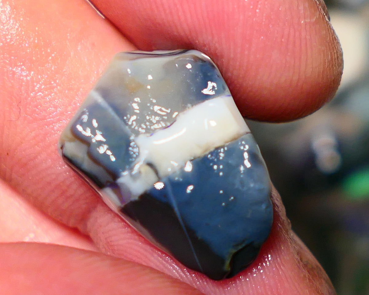 Lightning Ridge Rough Opal 12.25cts Grey base Seam opal showing a band of blue colour 20x14x6mm 1403