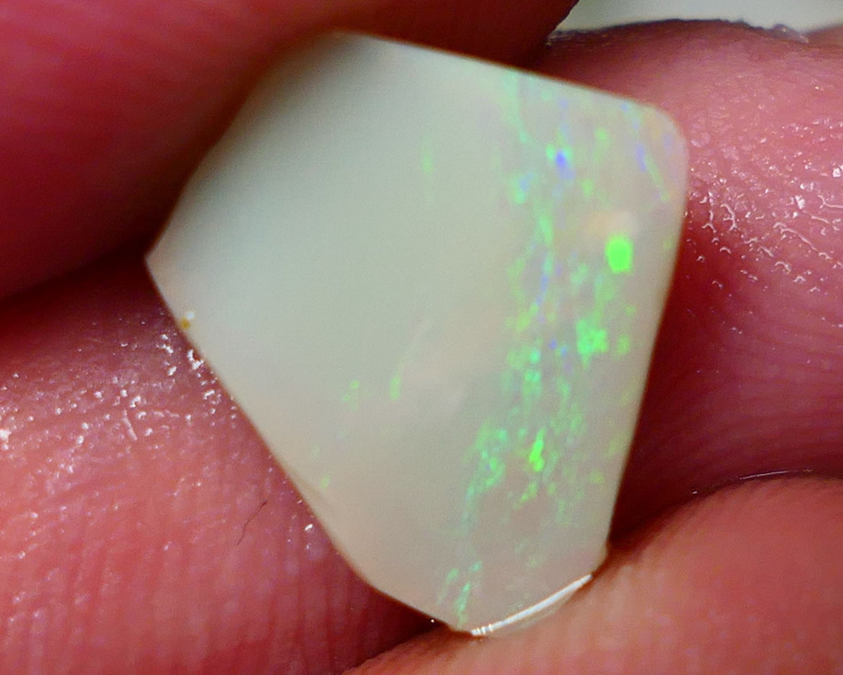 Lightning Ridge Rough / Rub Dark Seam opal 3cts Nice Multifires in stripe 13x11x3mm NS095