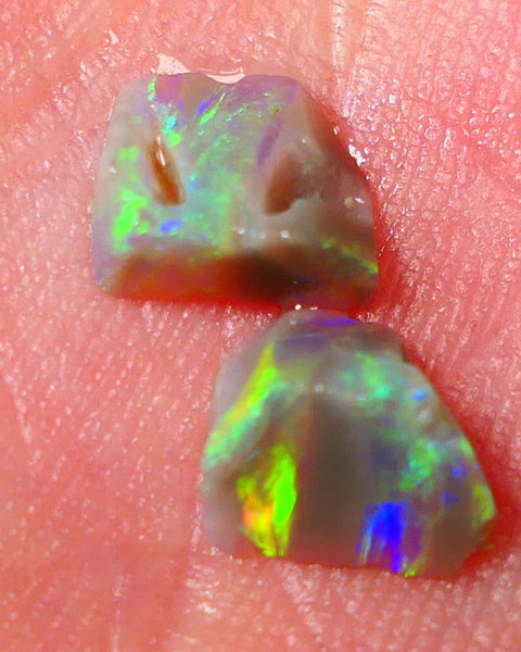 Small Candy to Cut Crystal on dark base 1.50cts Rub rough pair Exotic bars with Vivid & Bright M.fires both approx 7x5x3mm NSW024