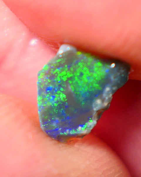 Mulga® Green/Blue dominant Multifires on Black Opal Rough Rub Miners Bench® 0.75cs Gorgeous face 10x6x2mm NS153