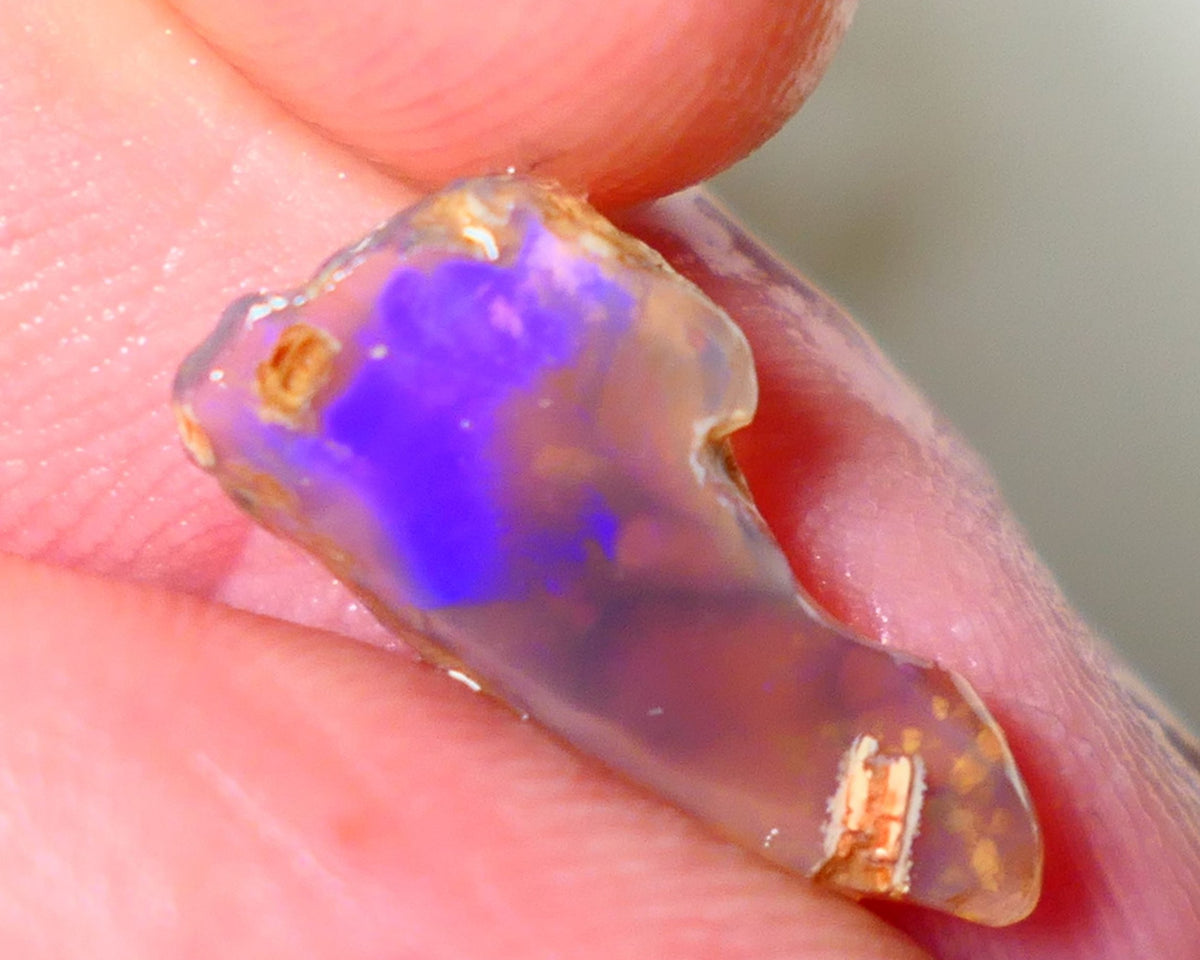 Lightning Ridge Opal Dark Crystal Base Seam Rough Rub 3.50cts Directional Blocky/Broad pattern with blues 18x9x3mm NS187