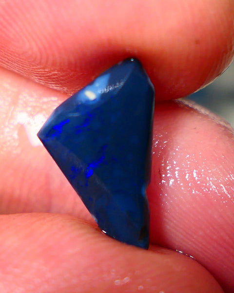 Lightning Ridge Rough Rub Picture stone Opal 2.15cts Dark Base Seam Blue Fires exposed to face 14x9x3mm RL009