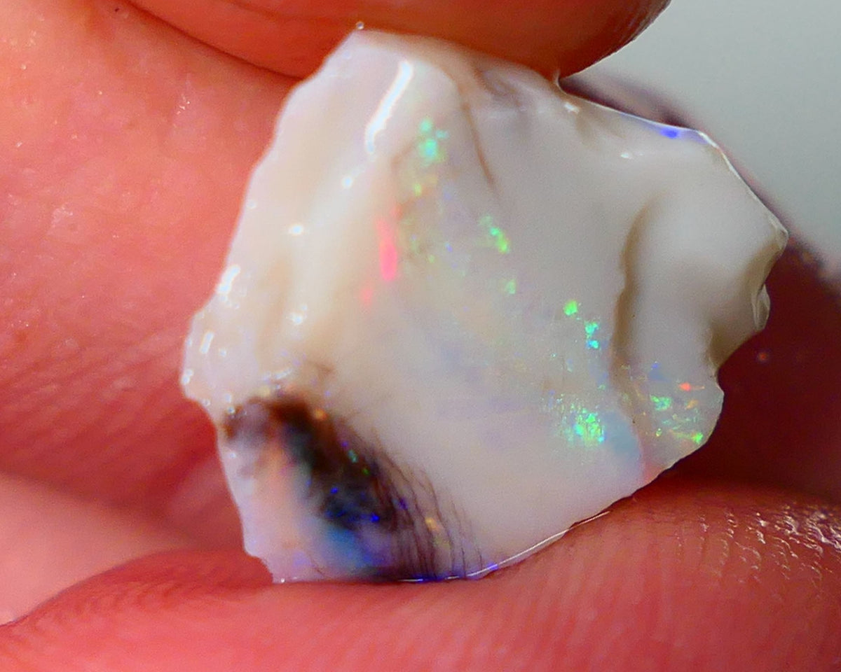 Lightning Ridge Rough Opal 4.15cts Light base Seam showing Green / BLue Dominant M.colours 14x13x4mm NS332