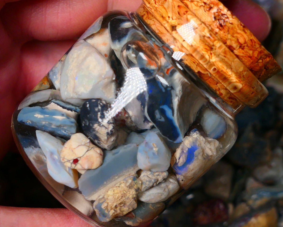 Lightning Ridge Rough Opal 250cts Mixed Potch with some bits of colour only 20mm to chip size range Auction16(jar1)