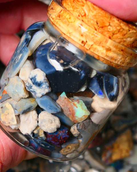 Lightning Ridge Rough Opal 250cts Mixed Potch with some bits of colour only 20mm to chip size range Auction18(jar3)