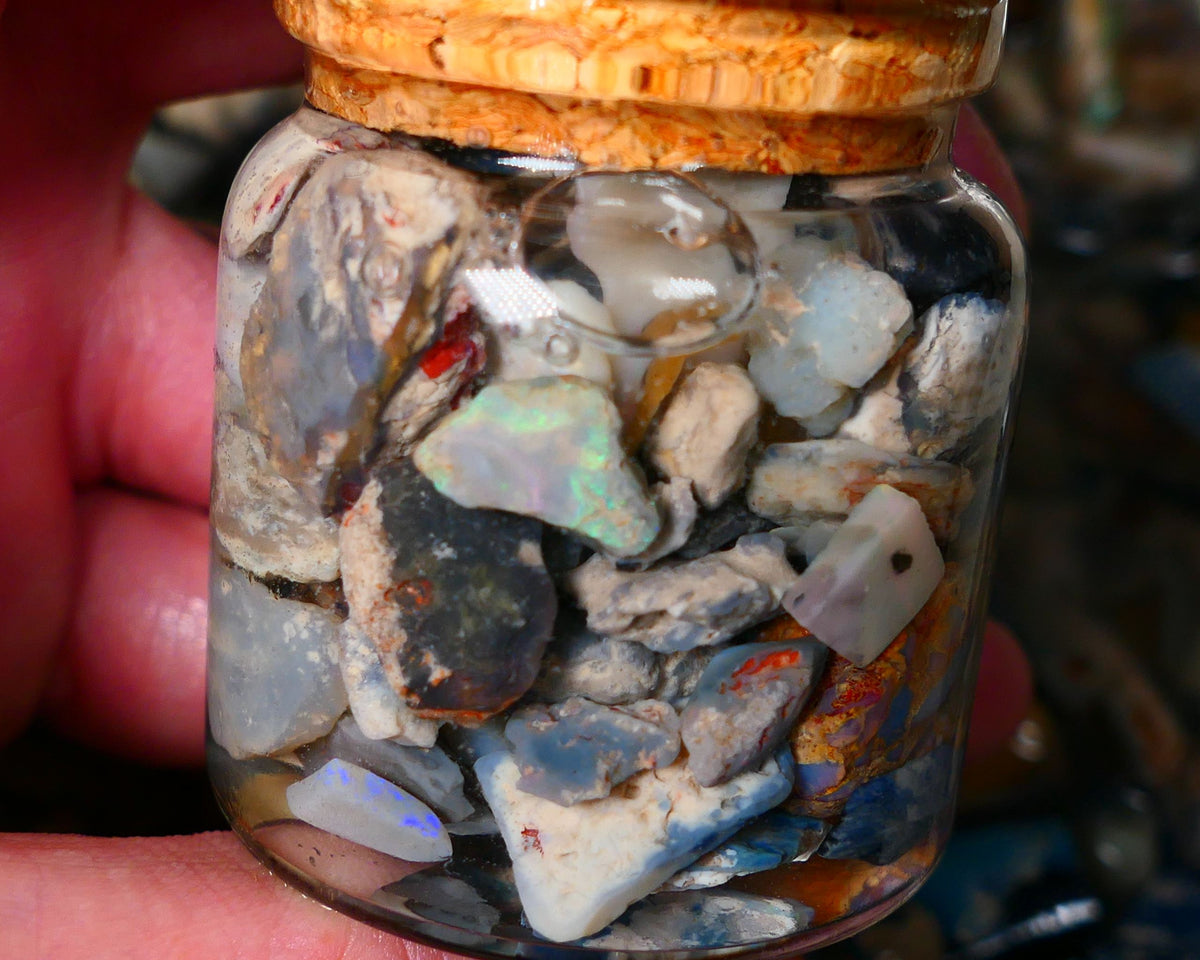 Lightning Ridge Rough Opal 250cts Mixed Potch with some bits of colour only 20mm to chip size range Auction19(jar4)