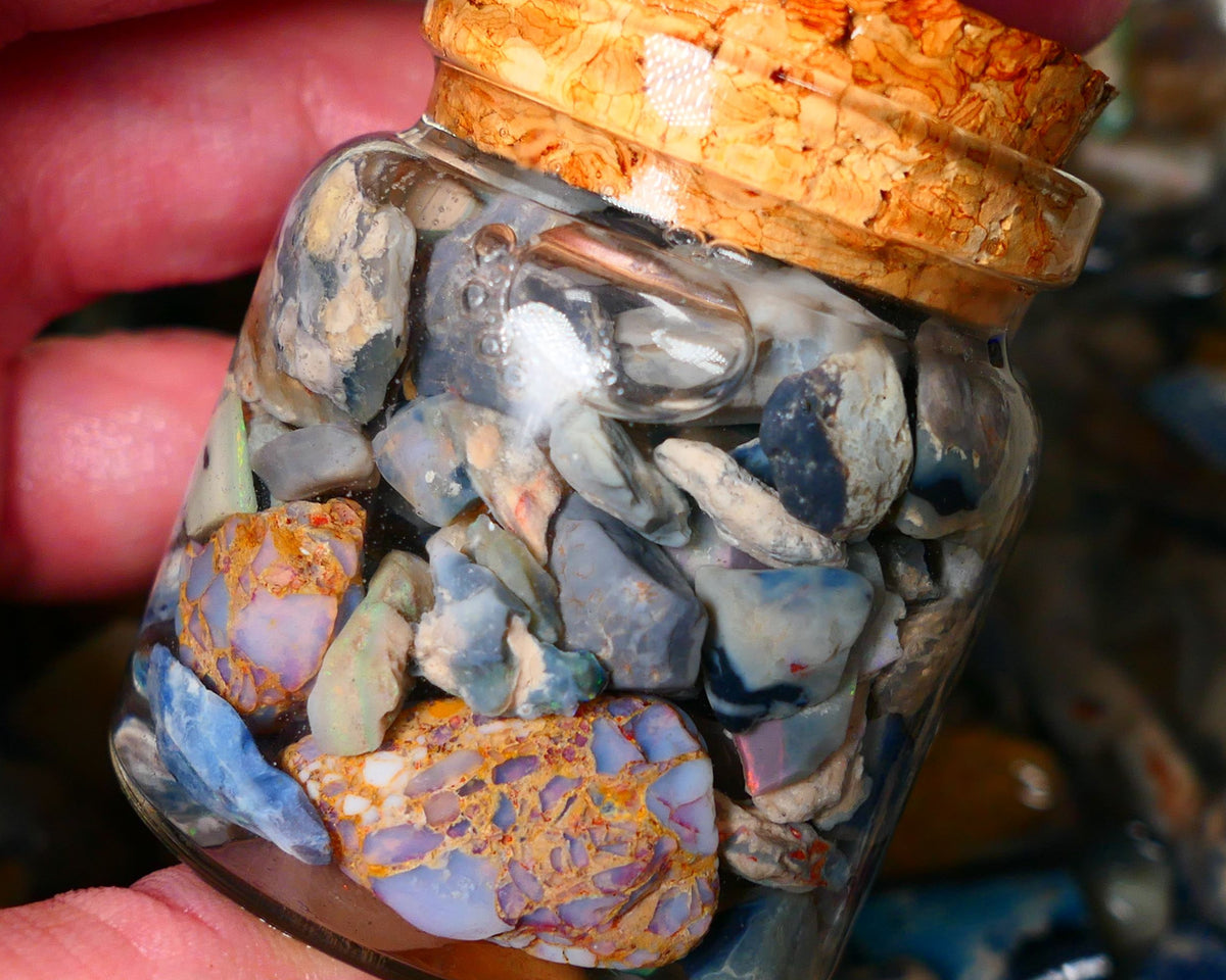 Lightning Ridge Rough Opal 250cts Mixed Potch with some bits of colour only 20mm to chip size range Auction19(jar4)