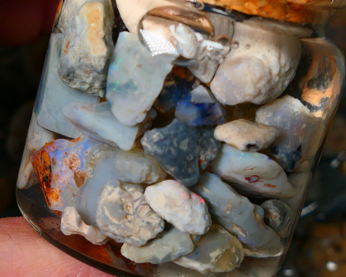 Lightning Ridge Rough Opal 250cts Mixed Potch with some bits of colour only 20mm to chip size range Auction30(jar6)