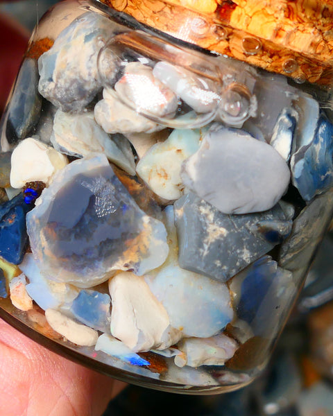 Lightning Ridge Rough Opal 250cts Mixed Potch with some bits of colour only 20mm to chip size range Auction31(jar7)