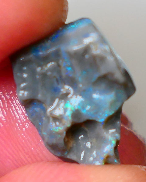 Bright & Colourful  L/Ridge Dark base Seam opal to cut 4.50cts  Light Green & Blue hues 16x11x6mm Auction48