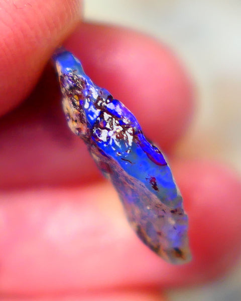 Mintabie Dark Crystal Seam opal rough 5.60cts Bright gorgeous Royal Blue fires showing asking to be explored 18x15x5mm Auction189