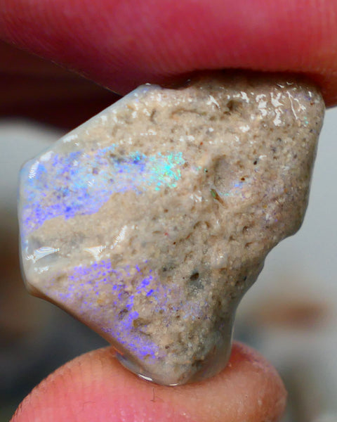 Mintabie Dark base seam opal rough 8.75cts Showing Bright blues throughout 21x18x5mm Auction194